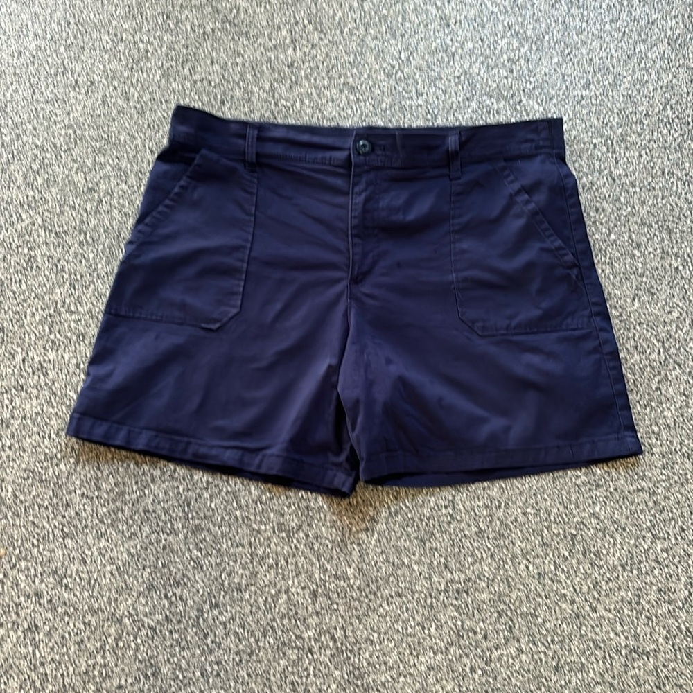 Women’s Lee shorts with elastic waste band